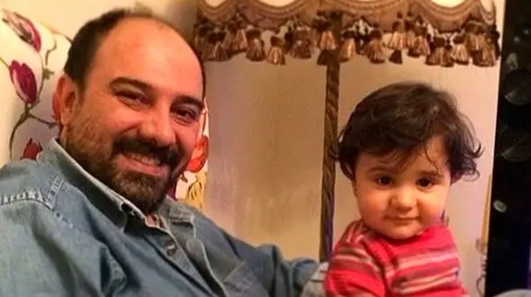 نگاهی به چیدمان منزل مجلل و دوبلکس برزو ارجمند بازیگر سریال زیرآسمان شهر/ آباژور و مبلمان طرح اسلیمی، آینه کاری برجسته، گل و گیاه و لوازم چوبی و...