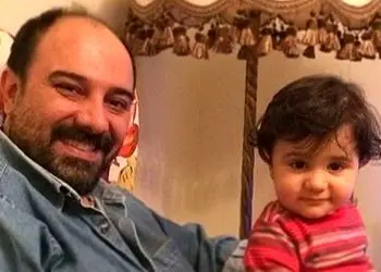 نگاهی به چیدمان منزل مجلل و دوبلکس برزو ارجمند بازیگر سریال زیرآسمان شهر/ آباژور و مبلمان طرح اسلیمی، آینه کاری برجسته، گل و گیاه و لوازم چوبی و...