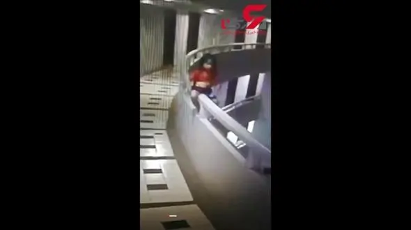 لحظه وحشتناک سقوط دختر خردسال تایلندی از بالکن طبقه ۱۱ یک هتل + فیلم