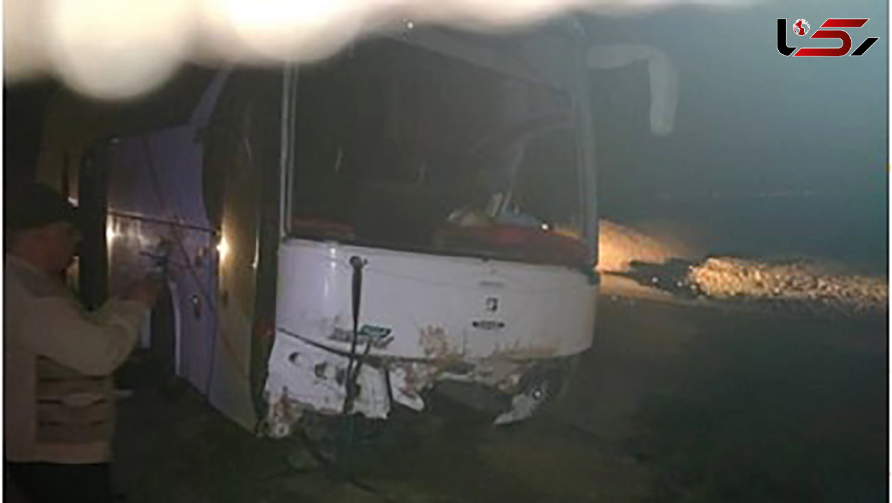۱۹ مصدوم در حادثه خروج اتوبوس مسافربری از جاده در مهریز + عکس