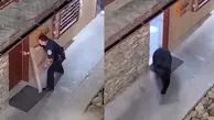 فیلم لحظه عجیب در عملیات پلیس خارج شدن خرس از خانه