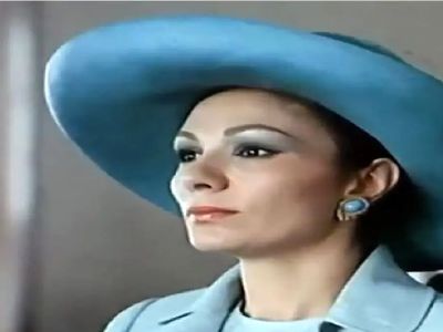عکس / سفر به ایام قدیم  / وقتی فرح پهلوی تمام فکر و ذهنش سیندرلا شدن بود / لباس سیندرلایی اش را ببینید / 1339 