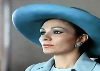 عکس / سفر به ایام قدیم  / وقتی فرح پهلوی تمام فکر و ذهنش سیندرلا شدن بود / لباس سیندرلایی اش را ببینید / 1339 