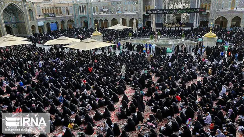 روز عرفه، ۹ ذی‌الحجه، از روزهای پرفضیلت سال است که روایات بسیاری آن‌ را به عنوان روزی ویژه برای بخشایش گناهان و استجابت دعا معرفی کرده‌اند. روز عرفه، یک روز پیش از عید قربان است.