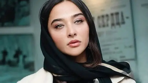 نگاهی به چیدمان عمارت باشکوه آناهیتا درگاهی؛ نمادی از معماری اصیل قاجار/ شمعدان شاه عباسی، شومینه، تابلو نقاشی، کتابخونه، مجسمه کوبیسم 