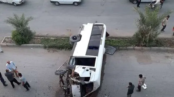 سقوط مینی بوس از عرشه پل روگذر شیبان در کندرو اتوبان