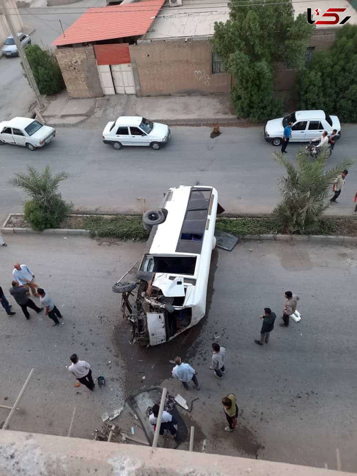 سقوط مینی بوس از عرشه پل روگذر شیبان در کندرو اتوبان