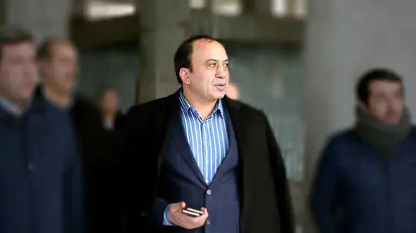 جزئیات بدهی میلیاردی «عظیم زاده» به بانک پارسیان/ وثایقی کمتر از وام 806 میلیارد تومانی