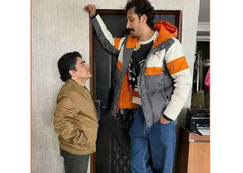 فیلم /  گفته های جسورانه سامان احتشامی درباره کوتاهی قدش : قد من دقیقا ... / اگه چیزی رو واقعا بخوای هیچی نمیتونه جلوتو بگیره...