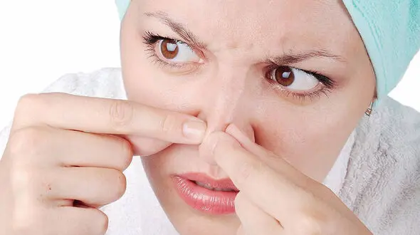 علت جوش های سرسیاه چیست؟