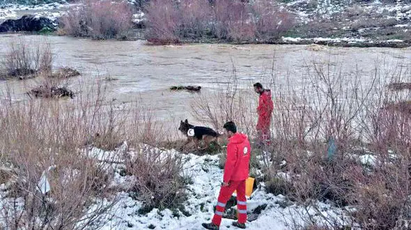 سقوط در رودخانه مرگ در مسیر جشن عروسی / سیم بکسل به جای پل فقط جان می گیرد / مقصر کیست؟