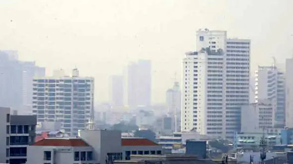 تصاویری از کسانی که از شدت آلودگی هوا خون سرفه می‌کنند
