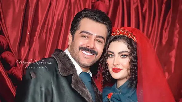 فیلم/ نگاهی به جهازبرون منزل مریم مومن نوعروس سینمای ایران به سلیقه مادر آذری اش/ اکسنت وال، مبلمان راحتی و مدرن، دیوار های جنس چوب راش، شلف مشرف به پذیرایی خانه