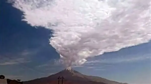 افزایش بخار از قله دماوند / سازمان زمین شناسی کشور: نشانه ای از فعالیت آتشفشانی جدی مشاهده نمی شود