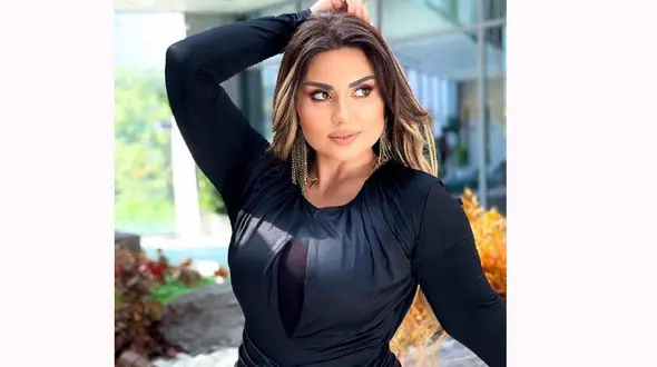 غوغای عکس های خانم خواننده آذربایجانی در قم ! /  او را عمرا بشناسیدش !