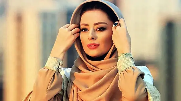 عکس نفیسه روشن در خودرو شخصی اش