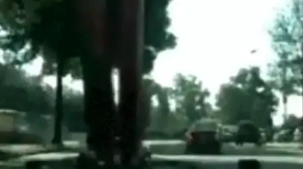 له شدن غیر منتظره یک خودرو زیر جرثقیل ساختمانی + فیلم