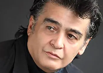 فیلم / نوستالژی ویژه دهه فجر: اجرای زنده مرحوم رضا رویگری از شاهکار دهه 60 : ایران ایران، ایران رگبار مسلسل ها