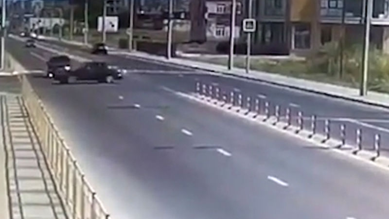 چه بلایی بر سر پدر و خواهر عروس در بزرگ راه آمد