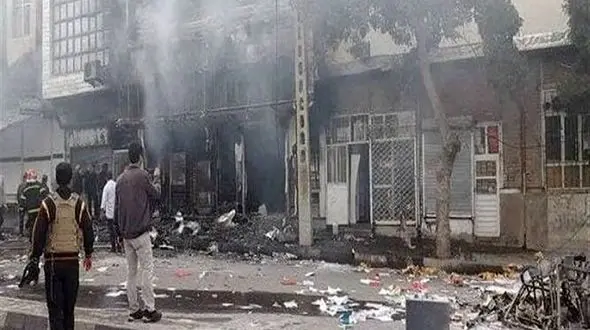 این مرد از اعتراضات مردمی نردبان ساخته بود!/ آتش زدن بانک و سرقت چک پول ها در مهاباد کار او بود