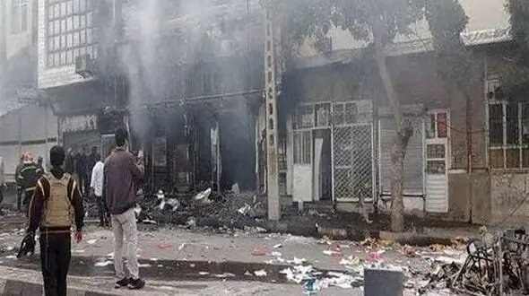 این مرد از اعتراضات مردمی نردبان ساخته بود!/ آتش زدن بانک و سرقت چک پول ها در مهاباد کار او بود