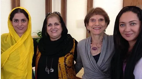 عکس یادگاری عجیب  نیکی کریمی و غزل شاکری در امریکا