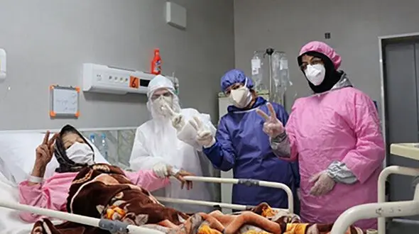 عکس زن  ۱۰۲ ساله مهابادی که کرونا را شکست داد
