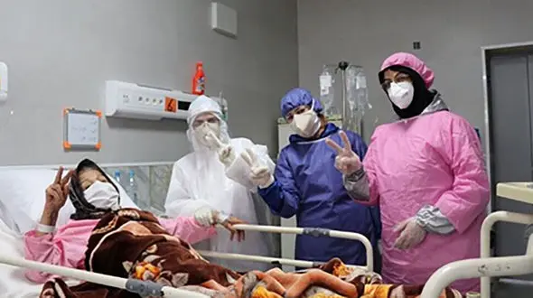 عکس زن  ۱۰۲ ساله مهابادی که کرونا را شکست داد
