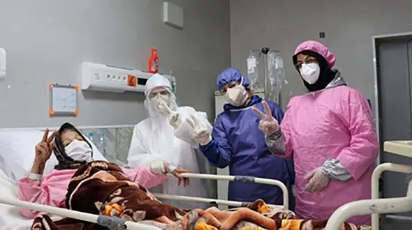 عکس زن  ۱۰۲ ساله مهابادی که کرونا را شکست داد
