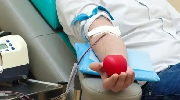 پیری جمعیت، کاهش اهدا کنندگان خون را نگران کننده کرده است/ در تامین طلای قرمز کوتاهی نکنیم