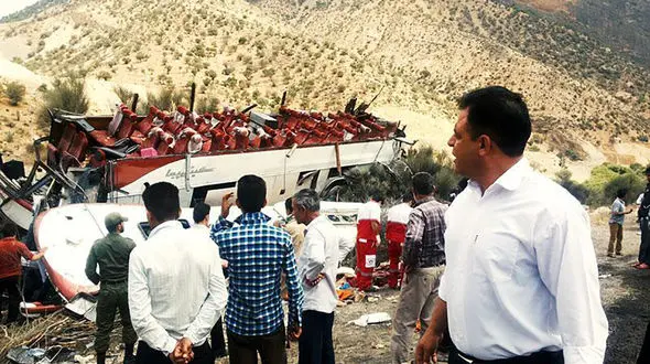 واژگونی هولناک اتوبوس مسافربری در جاده فیروزآباد + وضعیت مصدومان