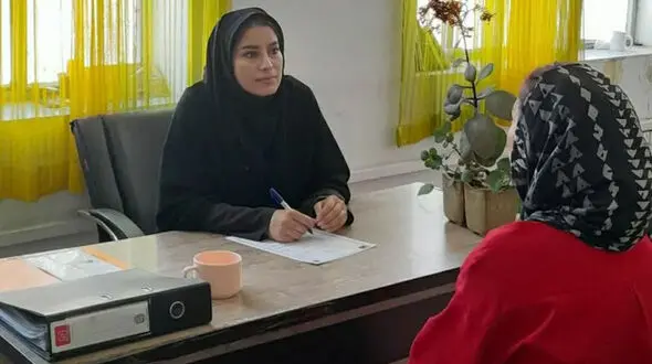 روز اول : مادرم رو از خانه بیرون انداخت / روز دوم : گرسنه بودیم با اعتراضم منو یعنی دخترش رو هم بیرون انداخت