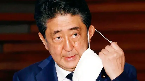 شینزو آبه نخست وزیر سابق ژاپن هدف تیراندازی قرار گرفت+ فیلم و عکس