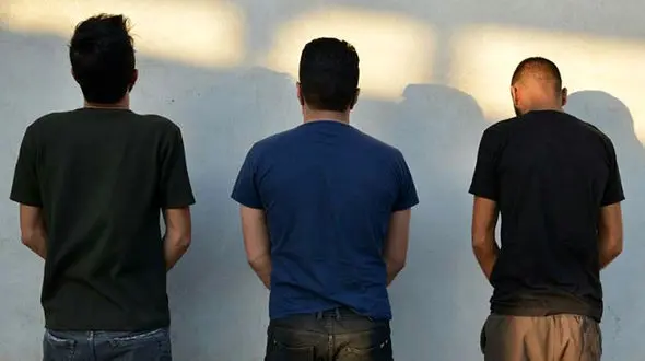 گشت ارشاد شبانه 3 همکلاسی در شب های تهران / آنها فقط یک چراغ قوه داشتند ! + عکس