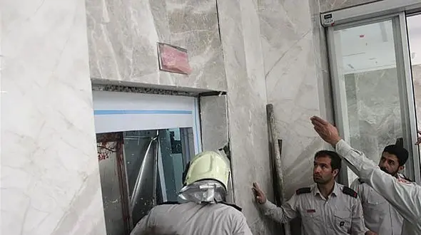 زندانی شدن 7 نفر در کابین آسانسور / عملیات ویژه در دزفول