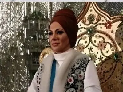 فیلم / ساغر عزیزی بازیگر نقش فرح دیبا : شب عروسیم توی حجله شوهرم سرم رو کوبید به کمد ..قبل از ازدواج آقا بود گل بود مهربون بود شب عروسی ...