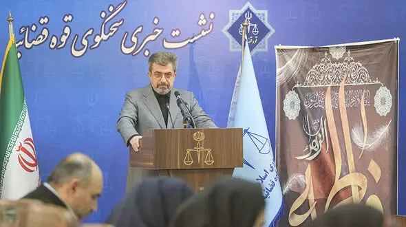 ممنوع الخروجی حمید فرخ نژاد به خاطر تقاضای دیدار با فرزندش لغو شد/ احضار معاون محیط زیست به دادسرا 