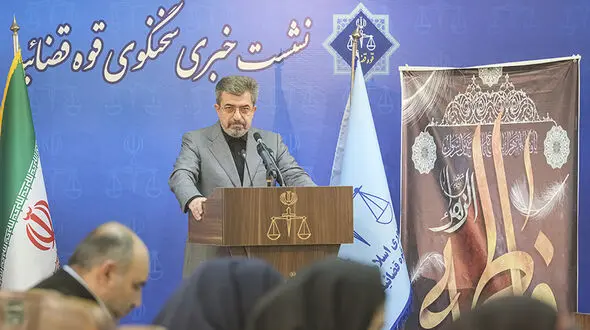 ممنوع الخروجی حمید فرخ نژاد به خاطر تقاضای دیدار با فرزندش لغو شد/ احضار معاون محیط زیست به دادسرا 