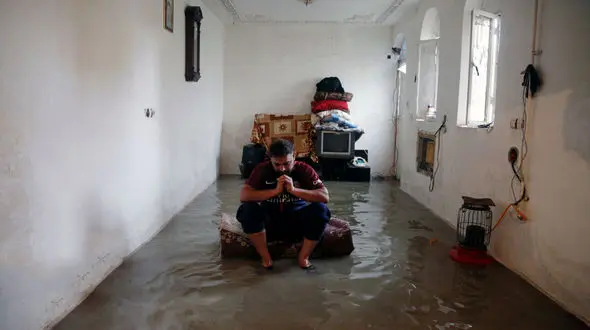 آتش نشانان سه نفر را در نیک پی زنجان از مرگ حتمی نجات دادند