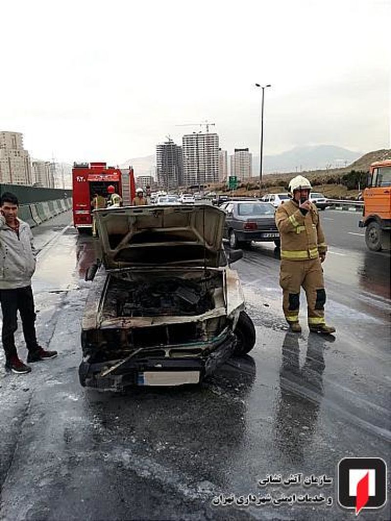 تصادف دو خودرو موجب بروز آتش سوزی شد 