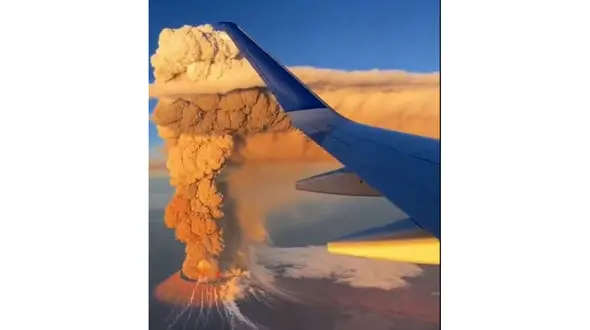 فیلم باورنکردنی از فوران یک آتشفشان در اتیوپی از زاویه یک مسافر در هواپیما