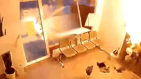 فیلم لحظه انفجار ماشین لباسشویی در رختشویی / مرد خوش شانس از مرگ گریخت + فیلم