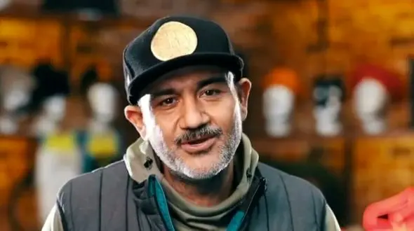 نگاهی به آشپزخانه ایرانی پسند خانه مهران غفوریان؛ از لوازم خانگی برند و چیدمان خاص تا رنگ کابینت‌ها و لوستر شیک/ سلیقه بیسته بیست+ عکس