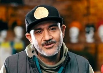 نگاهی به آشپزخانه ایرانی پسند خانه مهران غفوریان؛ از لوازم خانگی برند و چیدمان خاص تا رنگ کابینت‌ها و لوستر شیک/ سلیقه بیسته بیست+ عکس