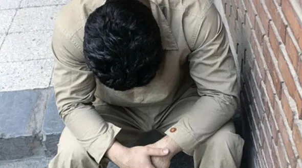 این مرد باهوش به خودش تیر اختلاس زد ! + عکس