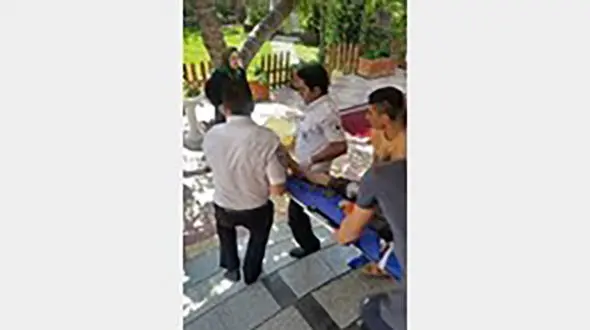 لحظات نفسگیر رهاسازی کارگر گرفتار در چاهک آسانسور در تهرانپارس+تصاویر