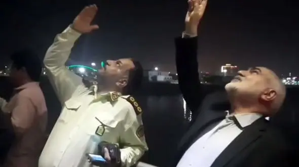 فیلم / جلوگیری استاندار خوزستان از خودکشی یک جوان در اهواز !