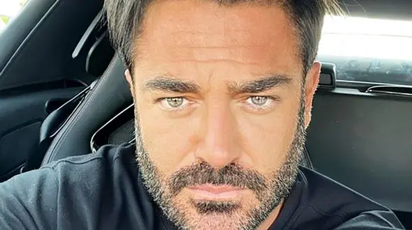 کمک محمدرضا گلزار به همسرش در کارهای خانه