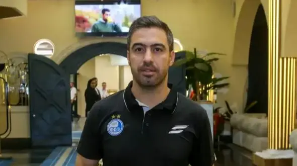 خسرو حیدری: بین نیمه داور بازی را زدند!