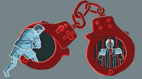 مچ شوهرم را با دو زن در خانه همسایه گرفتم / زن همسایه مطلقه بود !